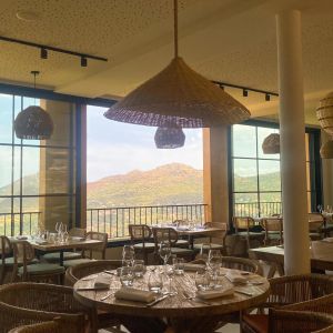 Vue depuis le restaurant de l'hôtel Balagne sur le maquis Corse et ses multiples paysages