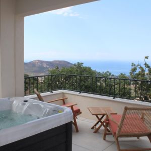 Suite chambre double avec jacuzzi et vue sur la mer de l'Hôtel Balagne