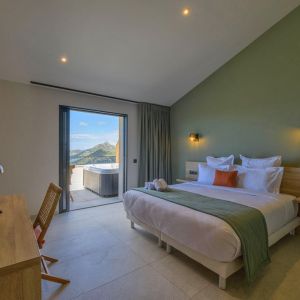 hotel-proche-calvi-chambre-double-jacuzzi-vue-mer (3)