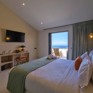hotel-proche-calvi-chambre-double-jacuzzi-vue-mer (4)